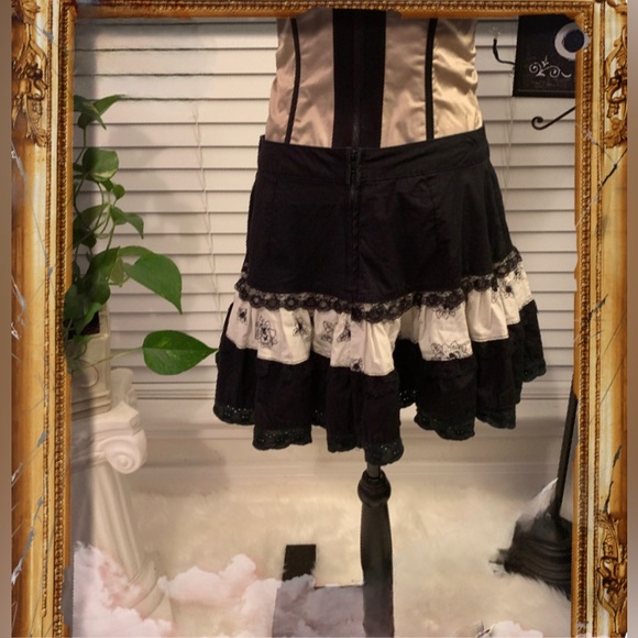 🚨Final Sale 🧚♀️Tripp NYC Skull Floral Lace Tiered Mini Skirt - Picture 10 of 16